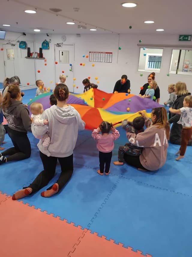 Children's Dots Classes with parachute